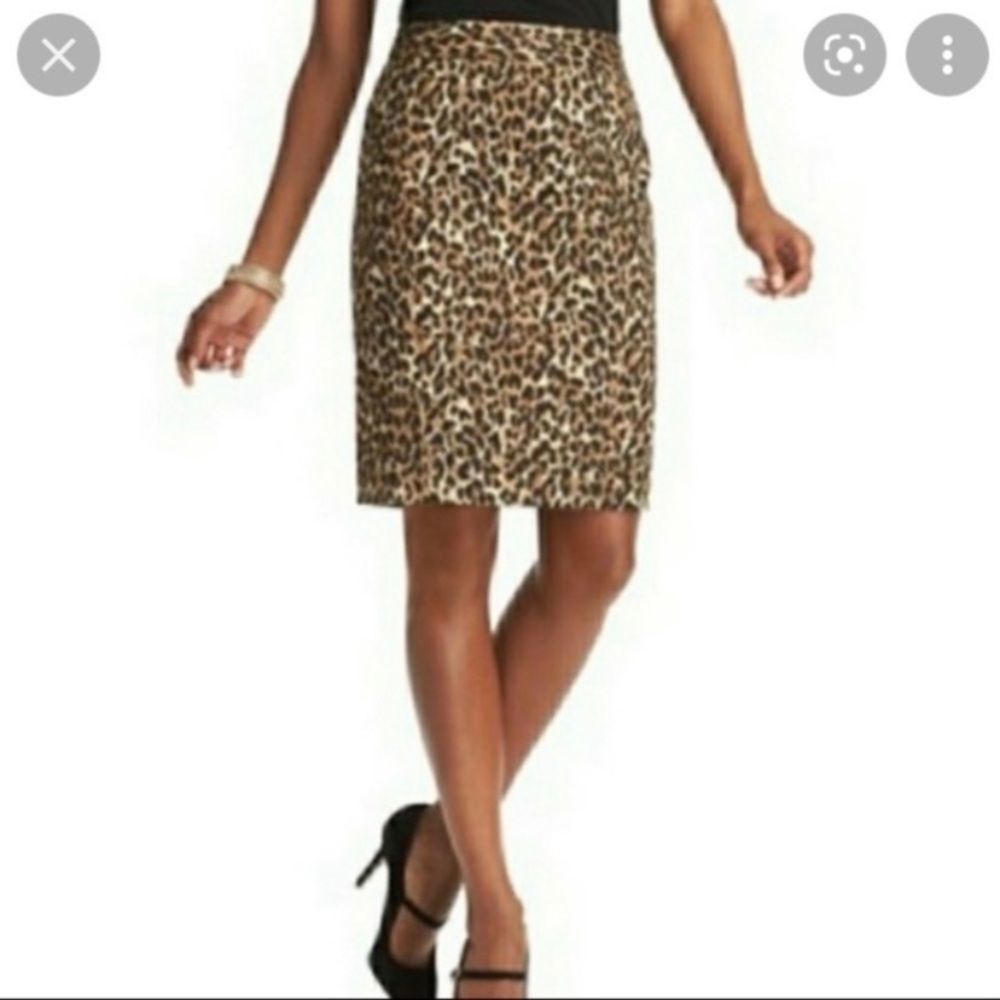 Ann Taylor Silk blend lined animal print pencil skirt, 8. Exposed zipper